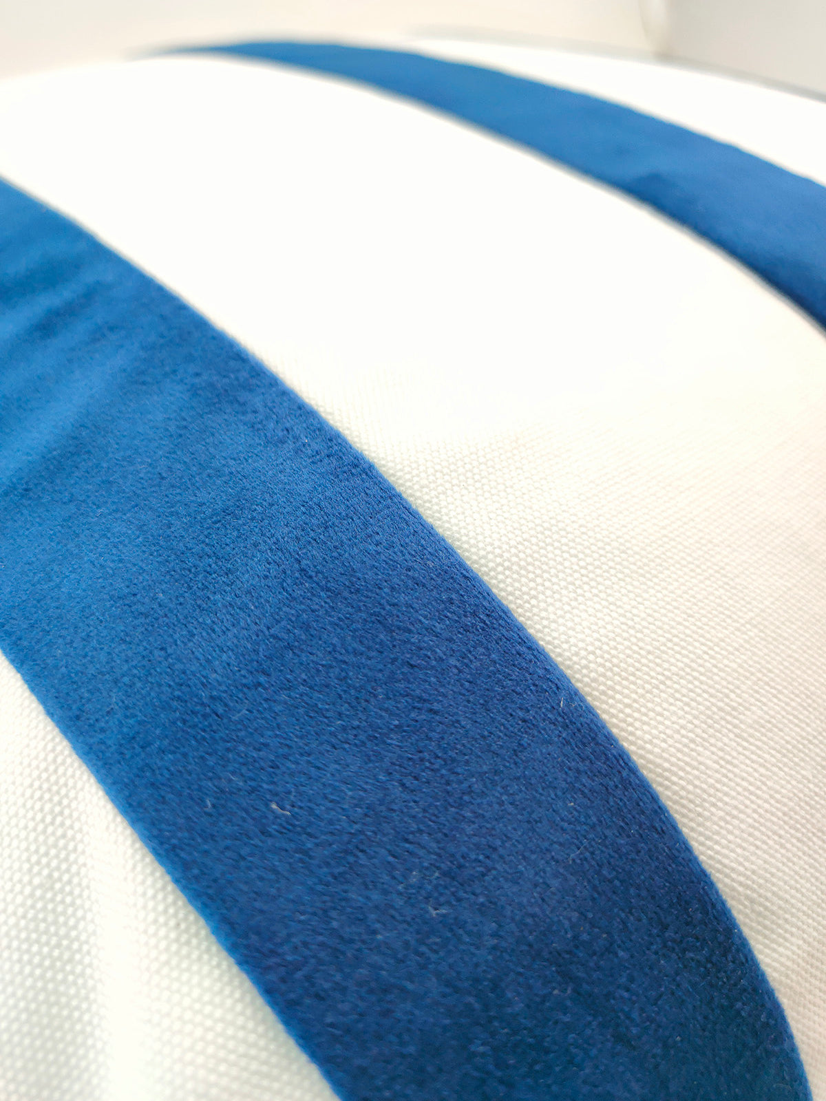 100% Polyester Cushion White & Blue Color CS-137