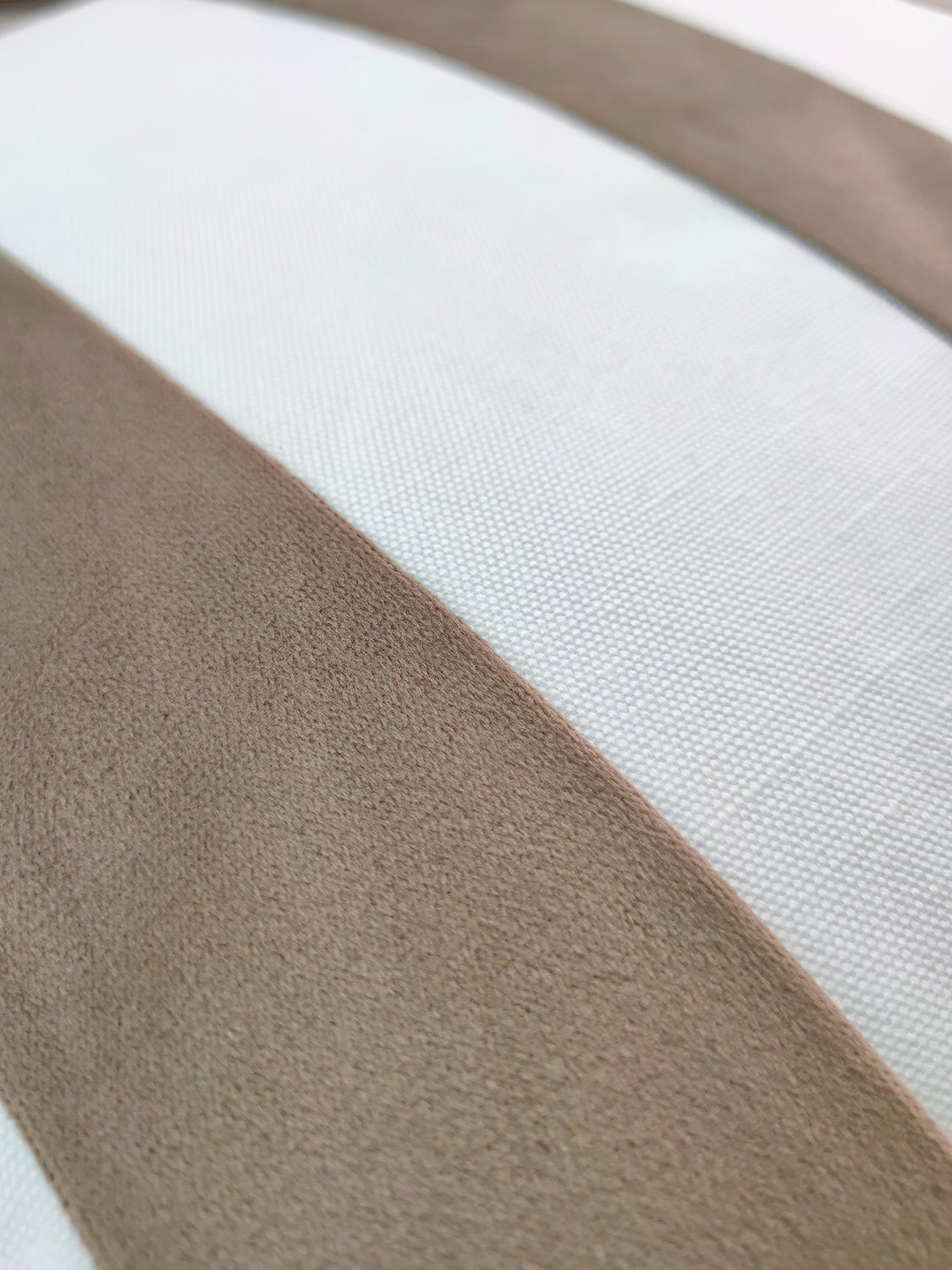 White & Brown Cushion CS-138