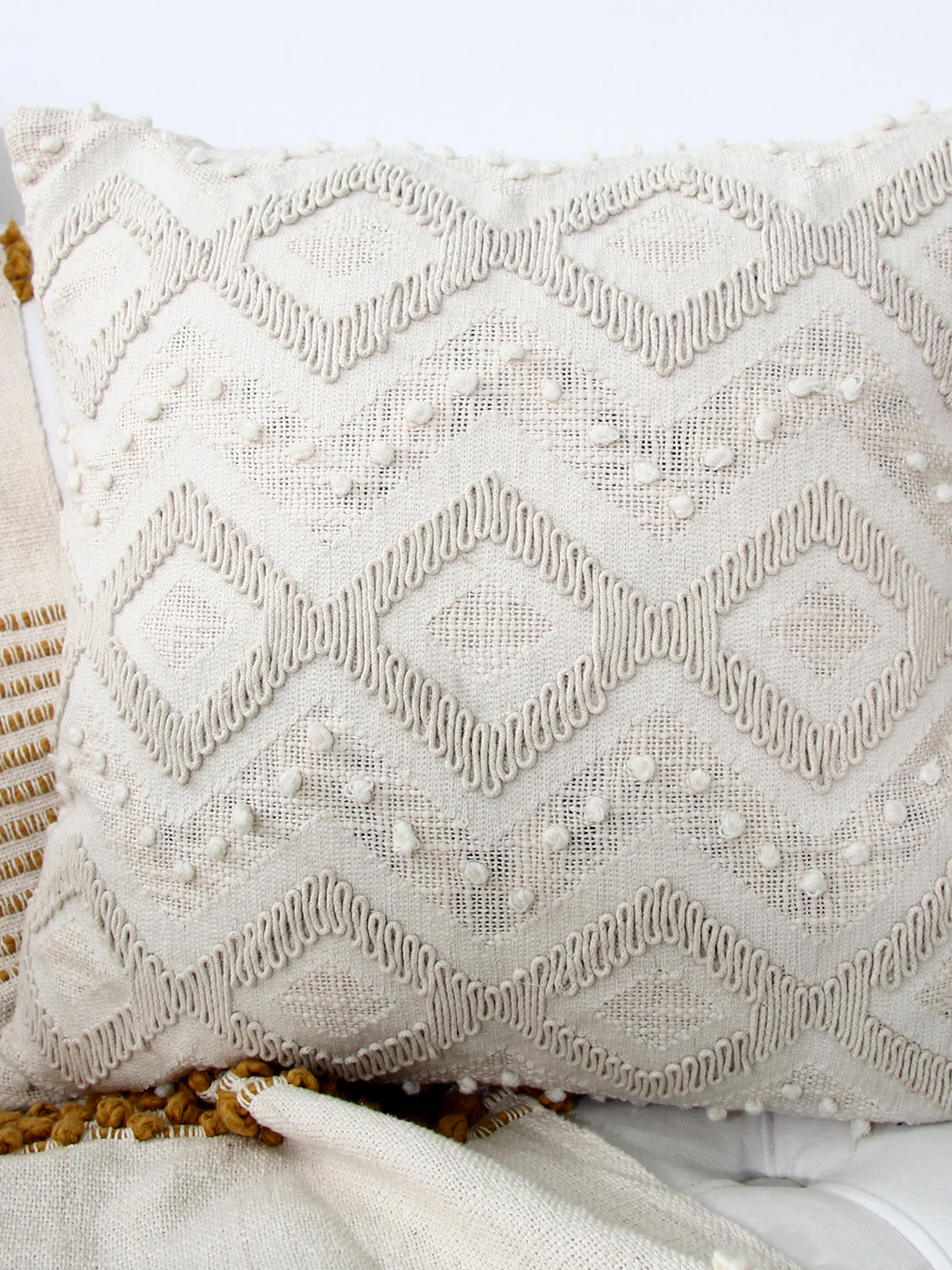 White Color Embroidery Cotton Cushion cs-264