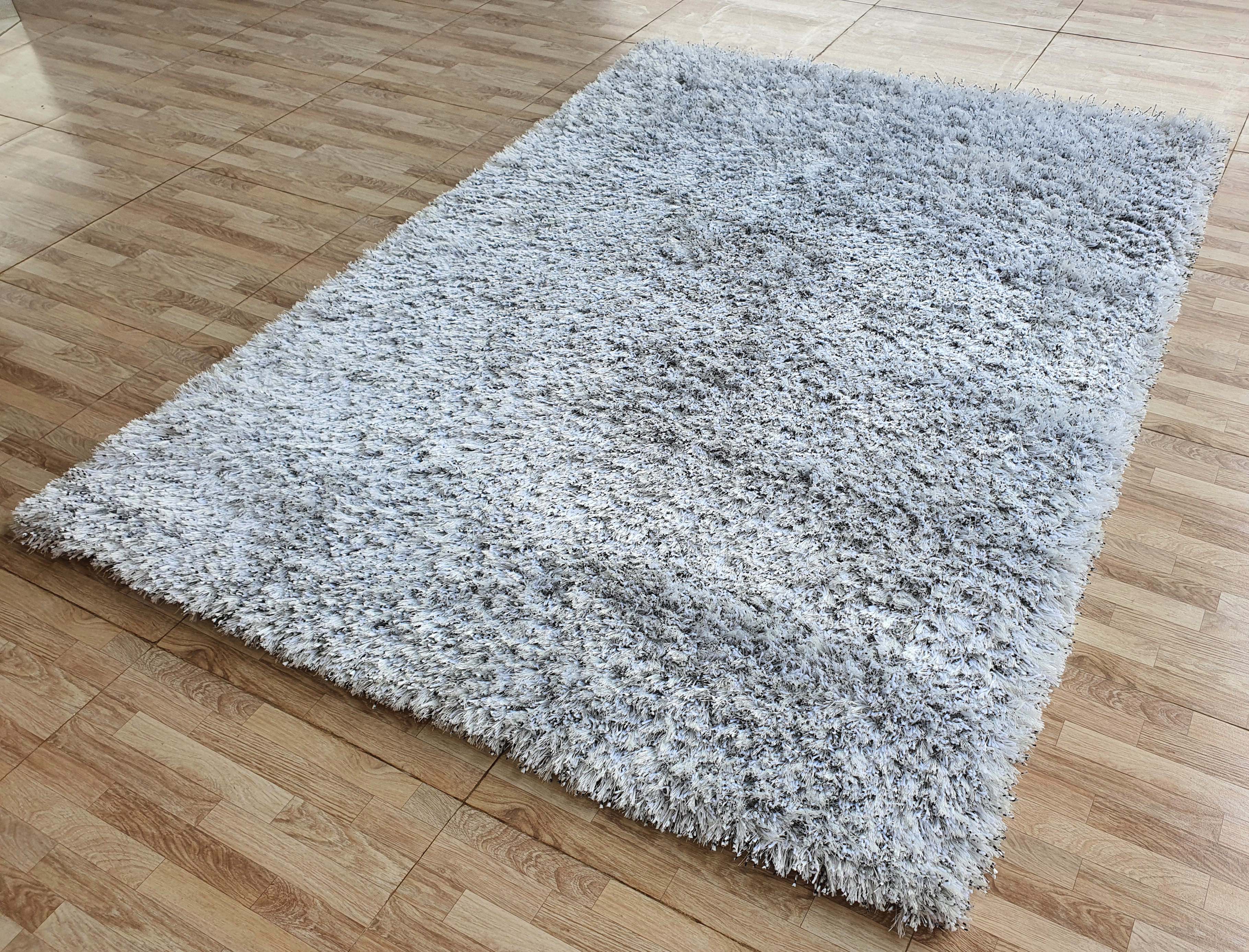 Versatile Rectangle Rug - Perfect Addition to Any Room