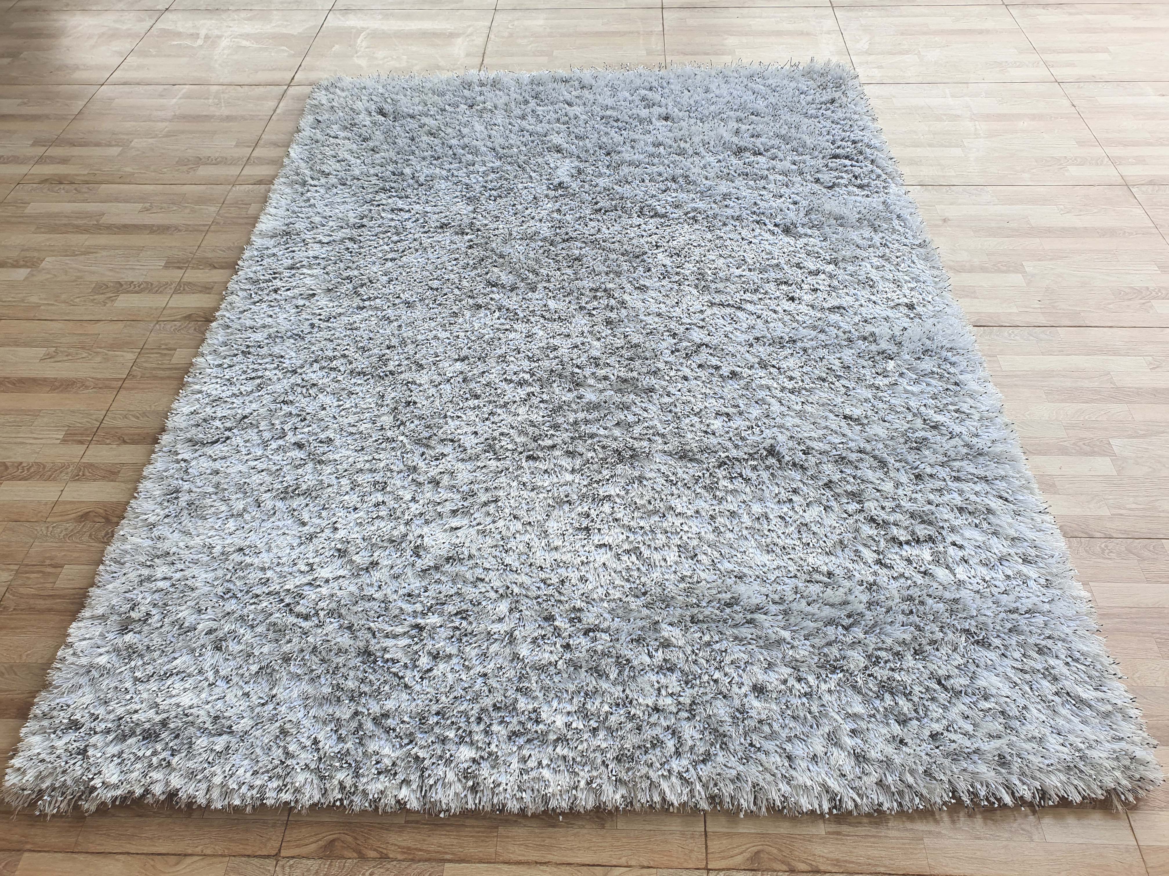 Kid-Friendly Shaggy Rug - Add Comfort and Style to Your Kids' Room