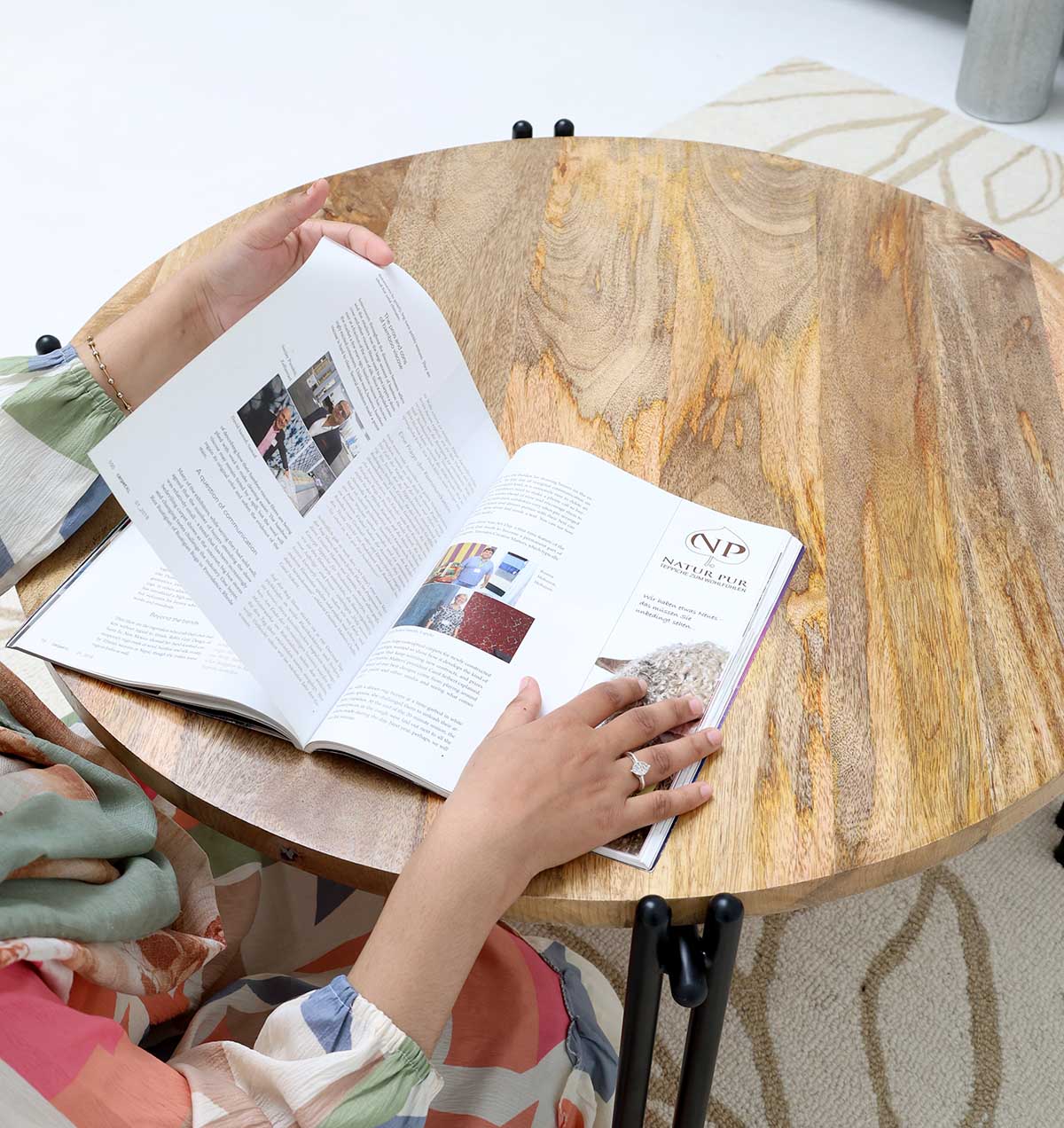 Modern Round Coffee Table – Solid Wood Top with Black Iron Legs GH-067