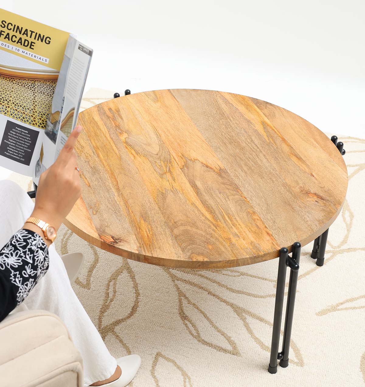 Modern Round Coffee Table – Solid Wood Top with Black Iron Legs GH-067