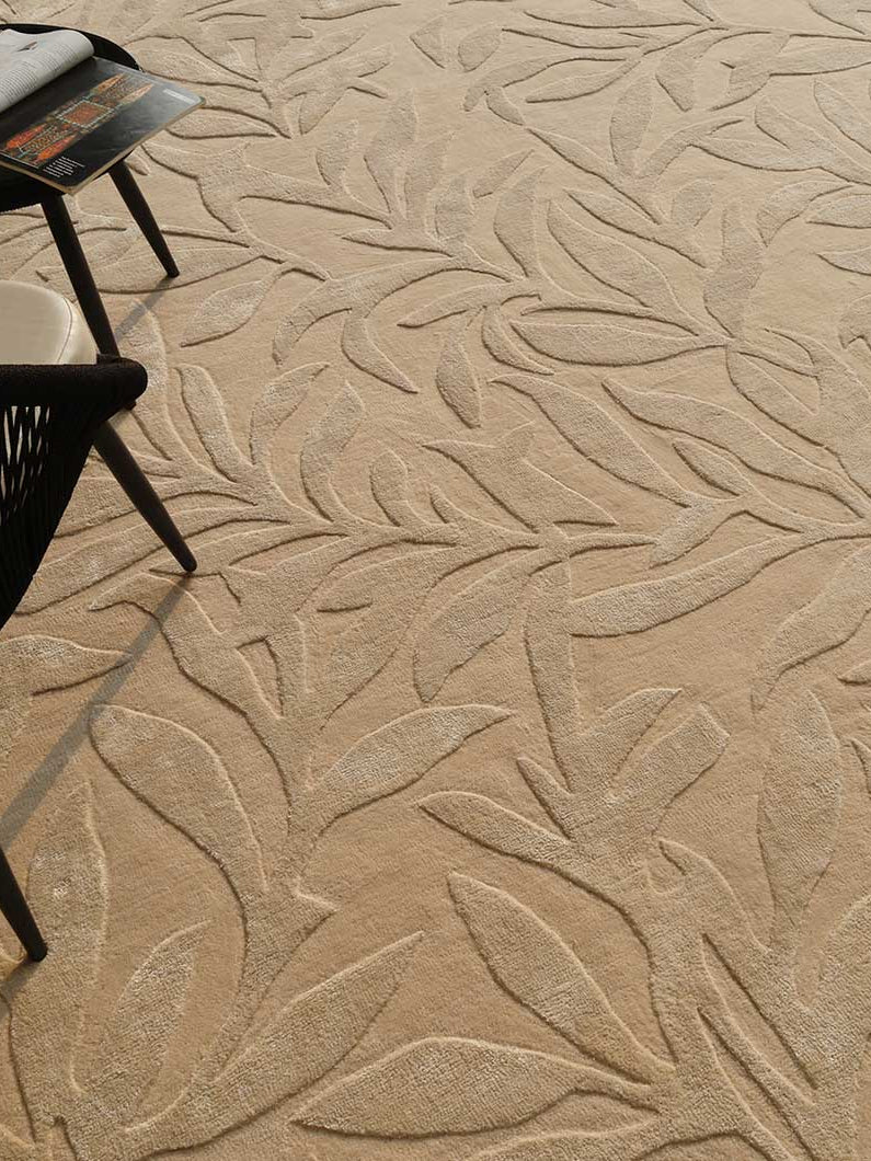 Side view of the handmade rug, detailing the durability and strength provided by the refined wool, viscose, and cotton texture.