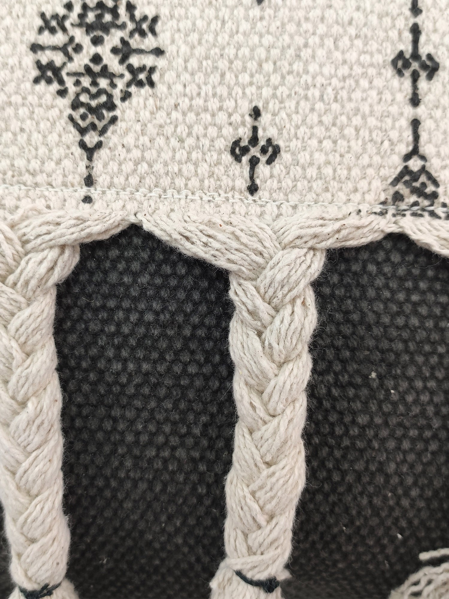 Printed Cotton Cushion With Fringes cs-172