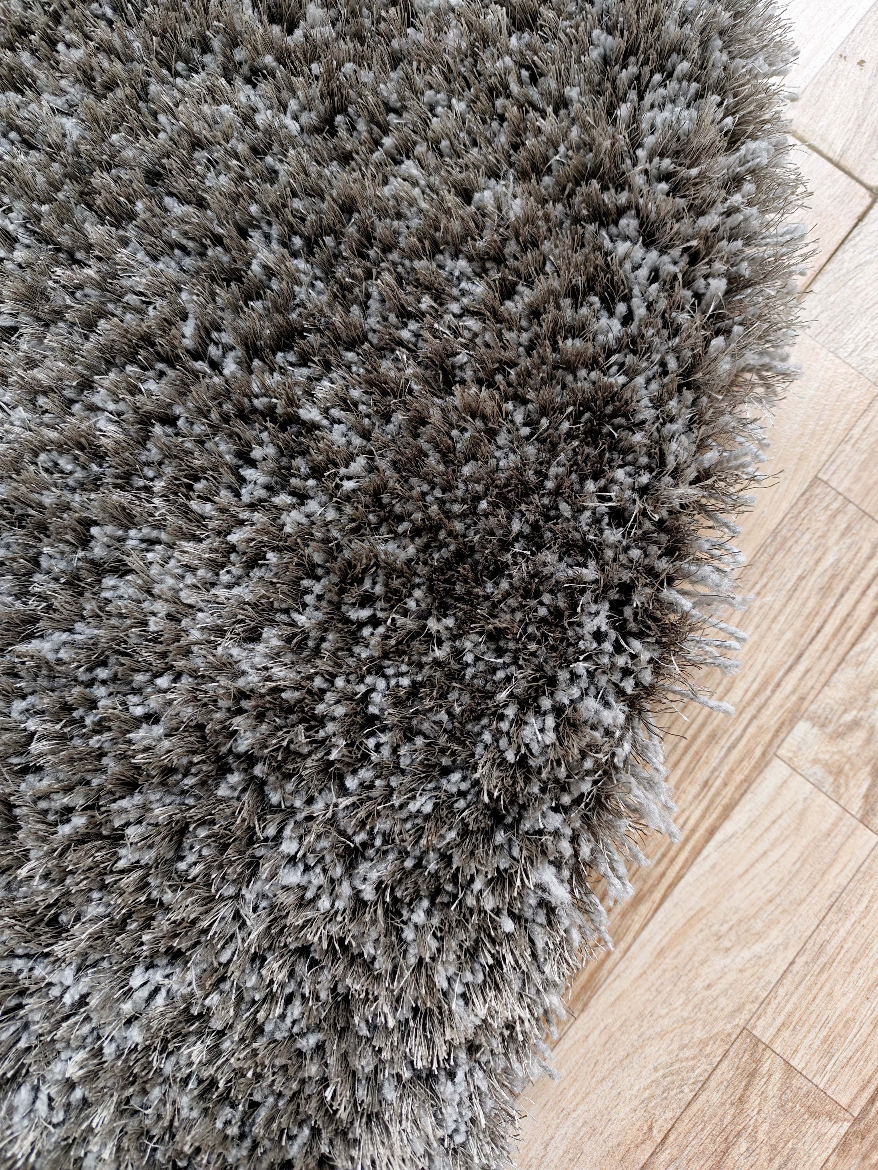 "Timeless Elegance: Add a Touch of Sophistication to Any Space with Our Plush Grey Shaggy Rug