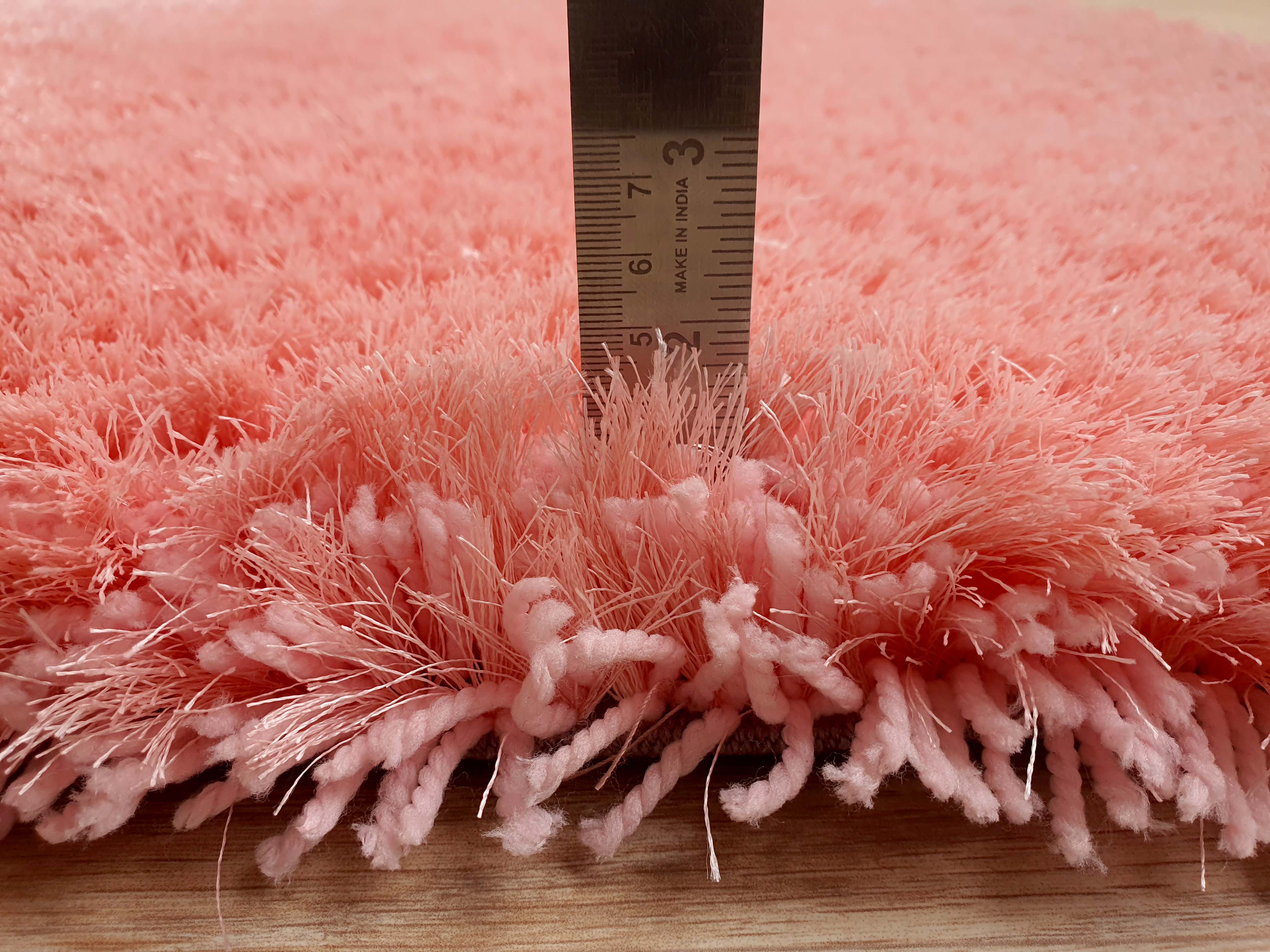 Contemporary Flair: Infuse Your Living Room or Bedroom with Modern Style Using Our Pink Shaggy Rugs in Round and Rectangular Shapes