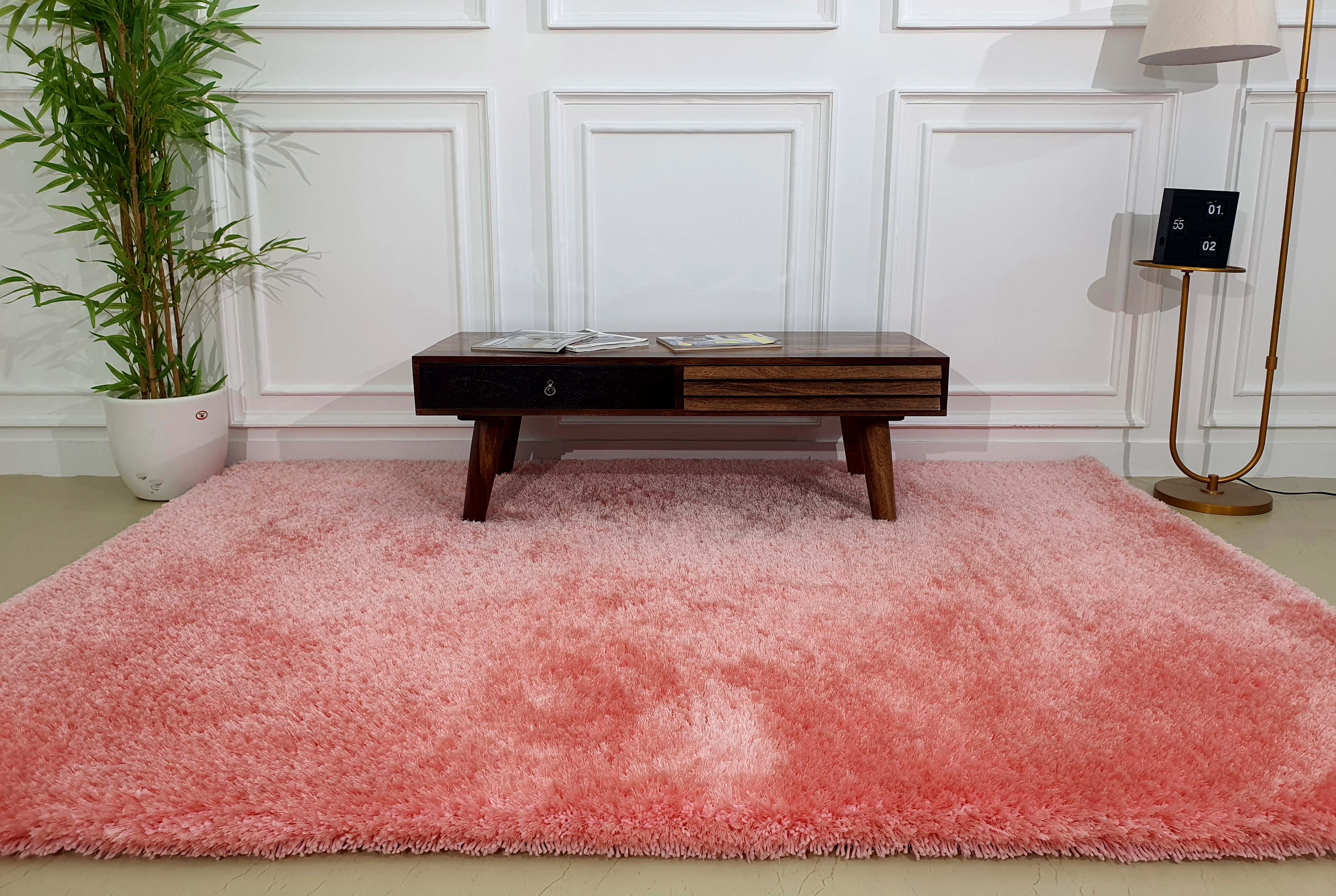 Luxe Comfort: Sink Your Toes into the Plush Softness of Our Pink Shaggy Rugs, Perfect for Living Rooms and Bedrooms