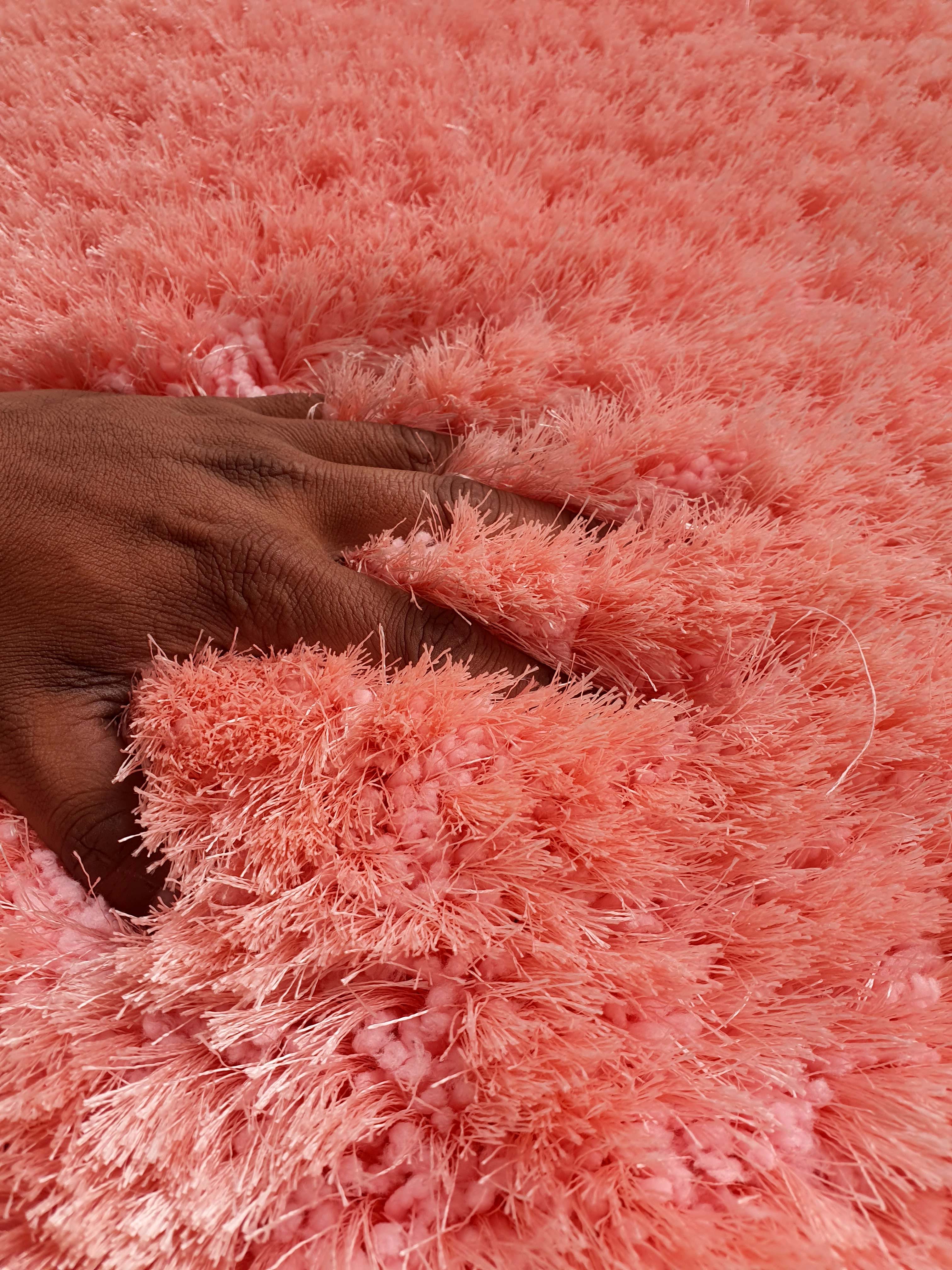 Timeless Elegance: Elevate Your Home Decor with the Classic Charm of Our Round Pink Shaggy Rugs