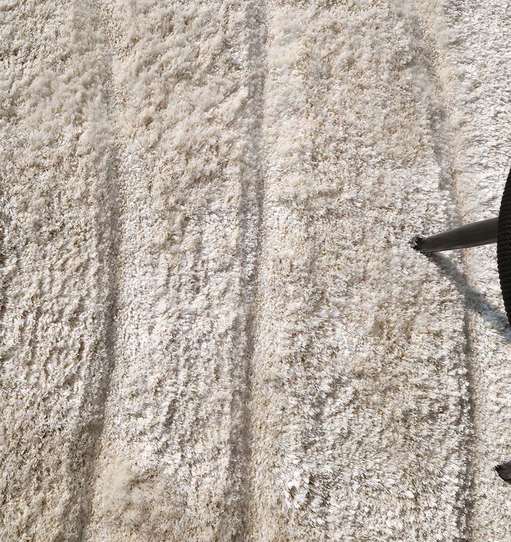 Detailed shot of the spiral shape rug, highlighting the unique design and expert craftsmanship of the comfort shaggy material.