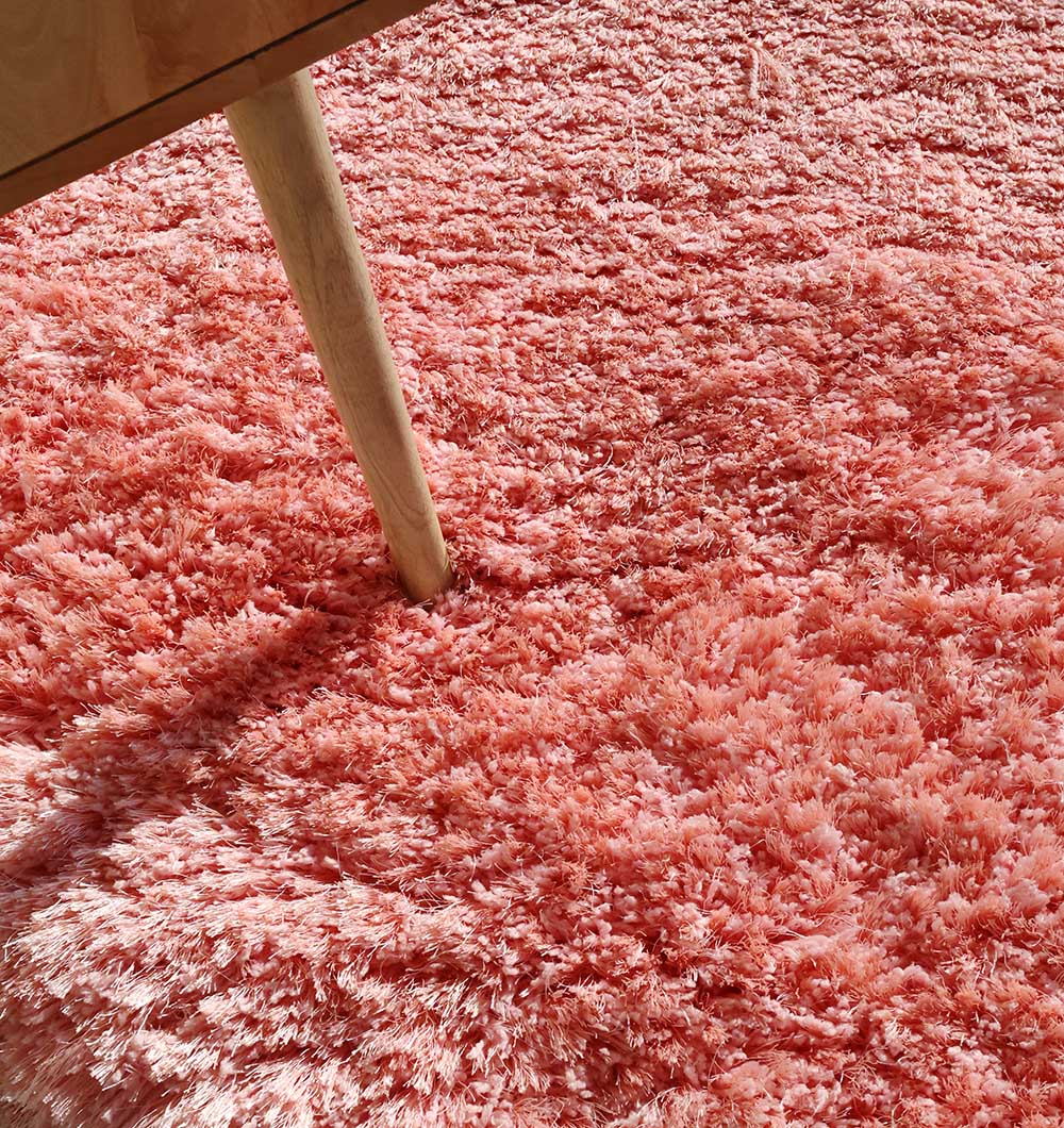 Close-up detailing the luxurious softness and modern shaggy design provided by the $80\%$ polyester blend.