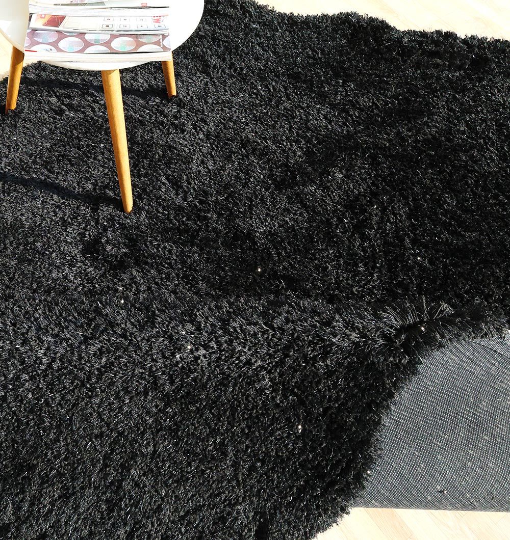 Detailed image of the black shaggy fibers, highlighting the durability and expert handmade craftsmanship of the surface.