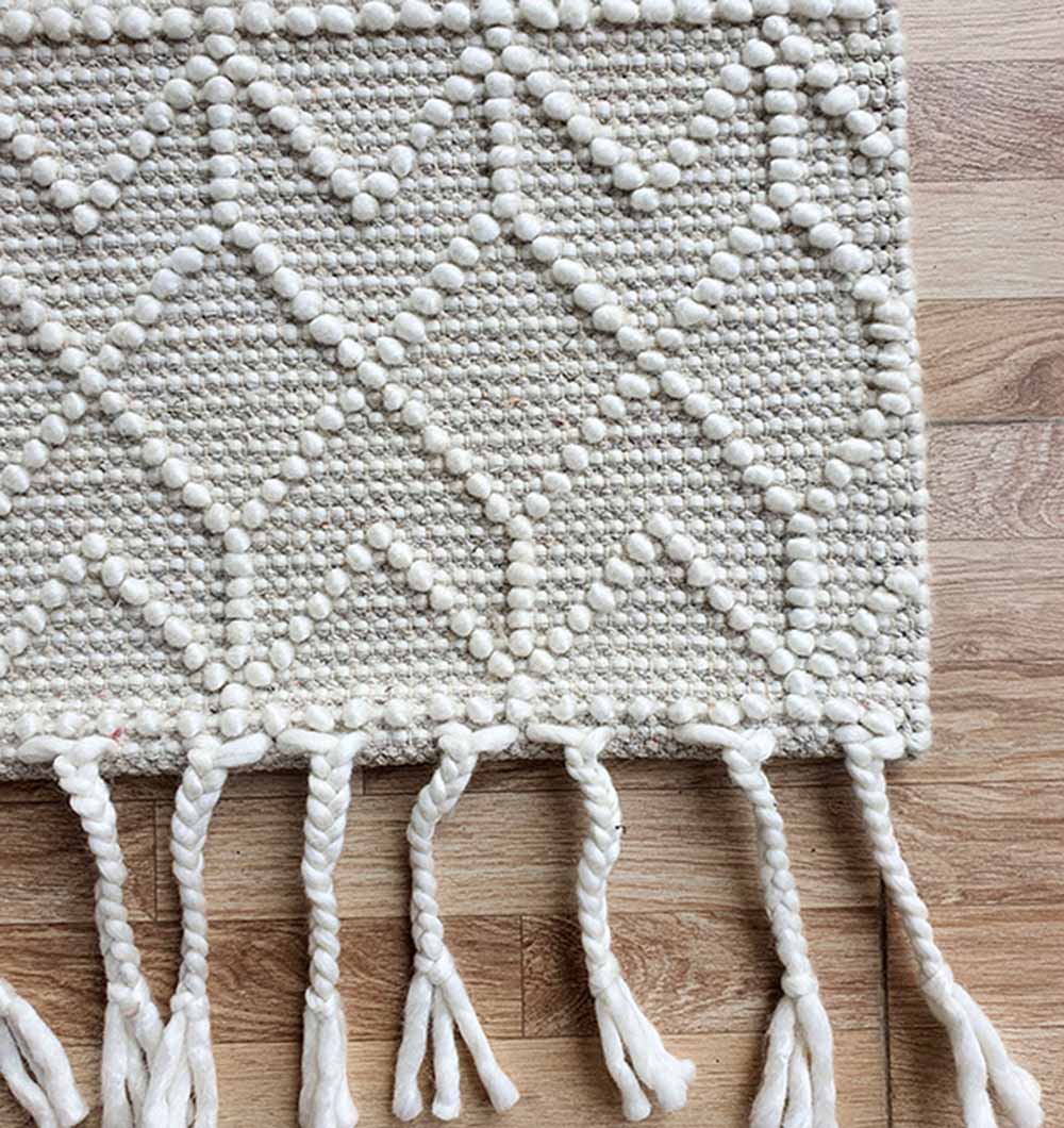 Handmade Woven Rug Natural White Color Fringes Decor Rug SRN-007