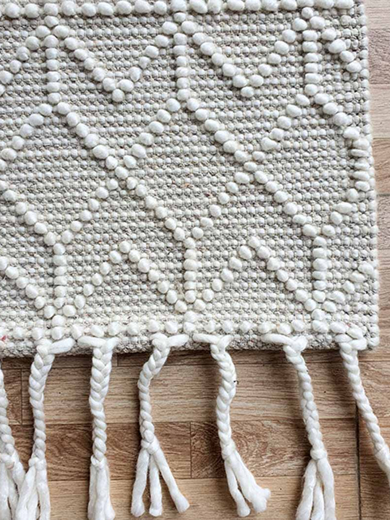 Handmade Woven Rug Natural White Color Fringes Decor Rug SRN-007