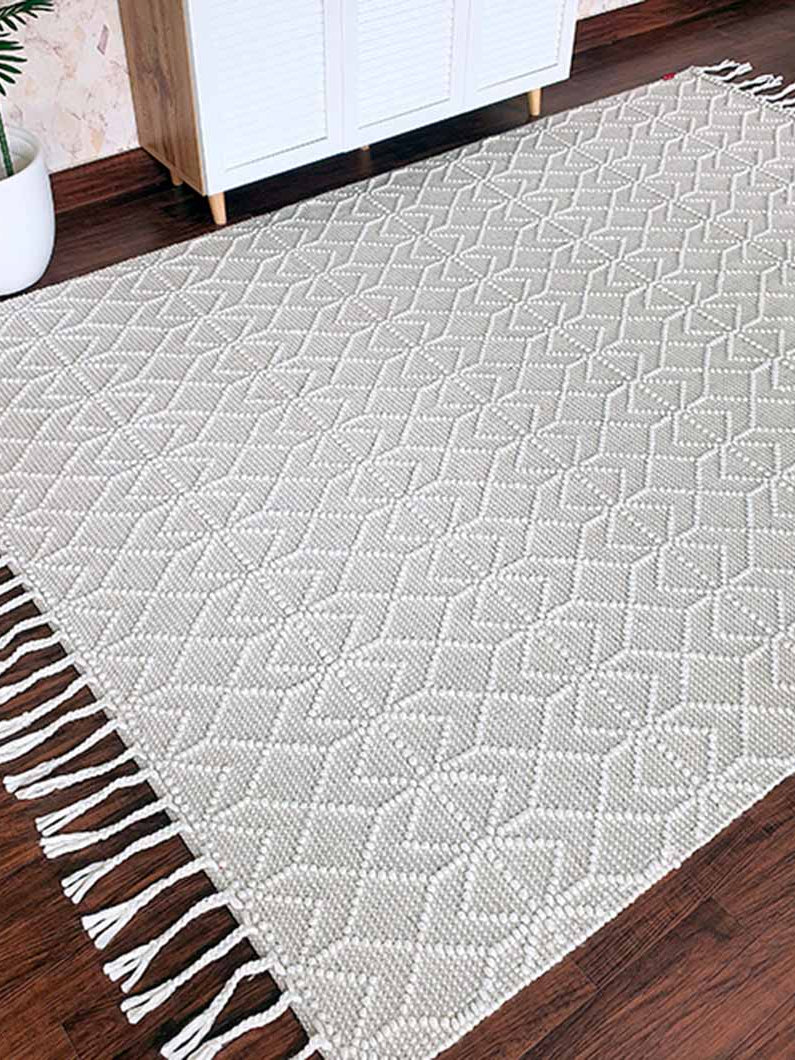 Handmade Woven Rug Natural White Color Fringes Decor Rug SRN-007