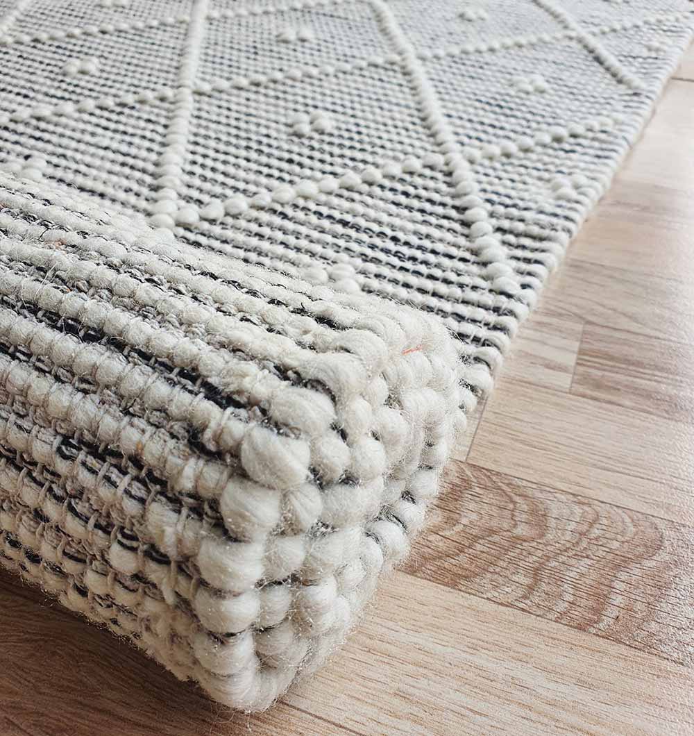 Natural & White Color Woven Rug, Floor Rug SRN-012