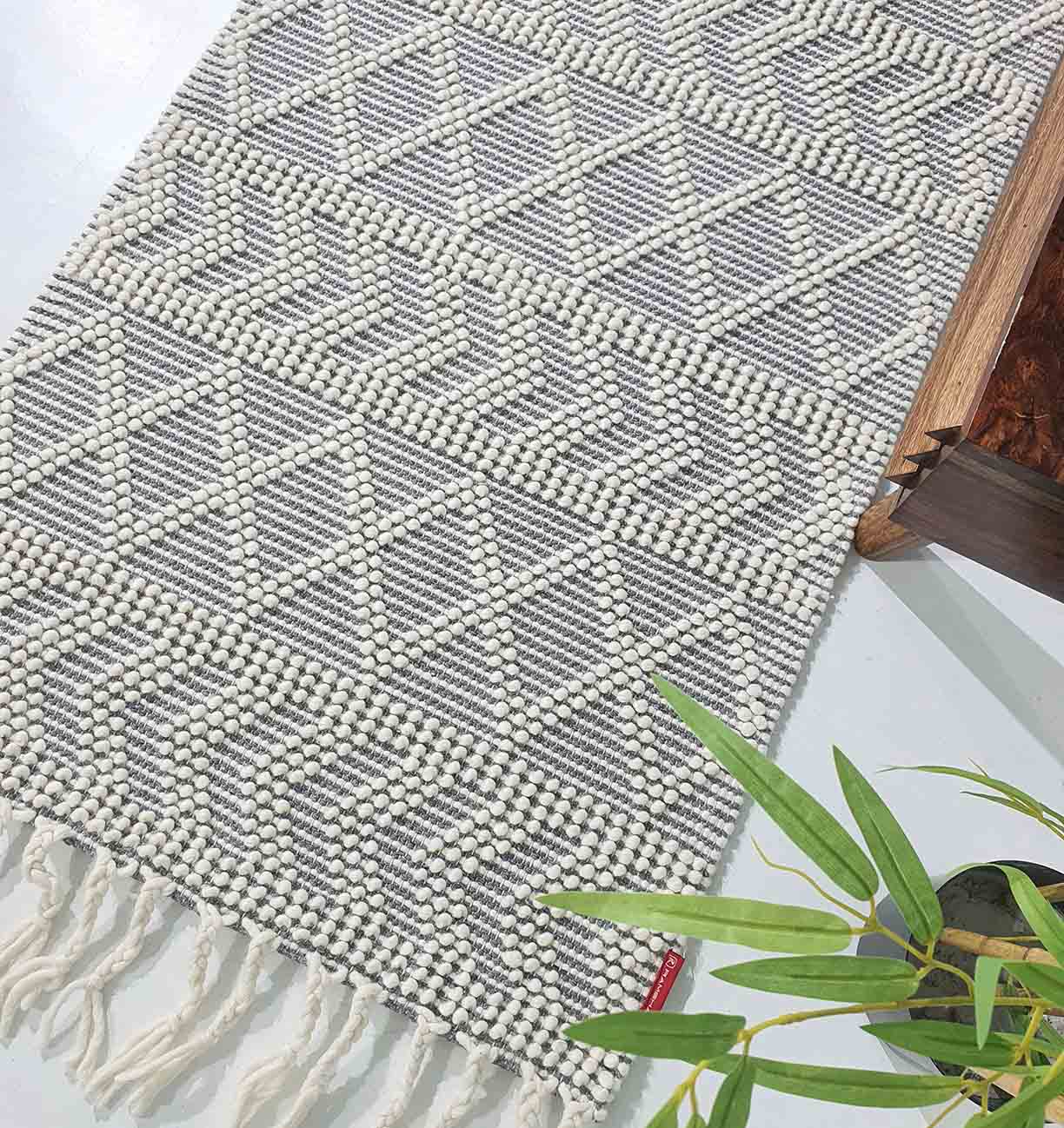 Floor Woven Rug  Natural & White Color With Fringes SRN-020