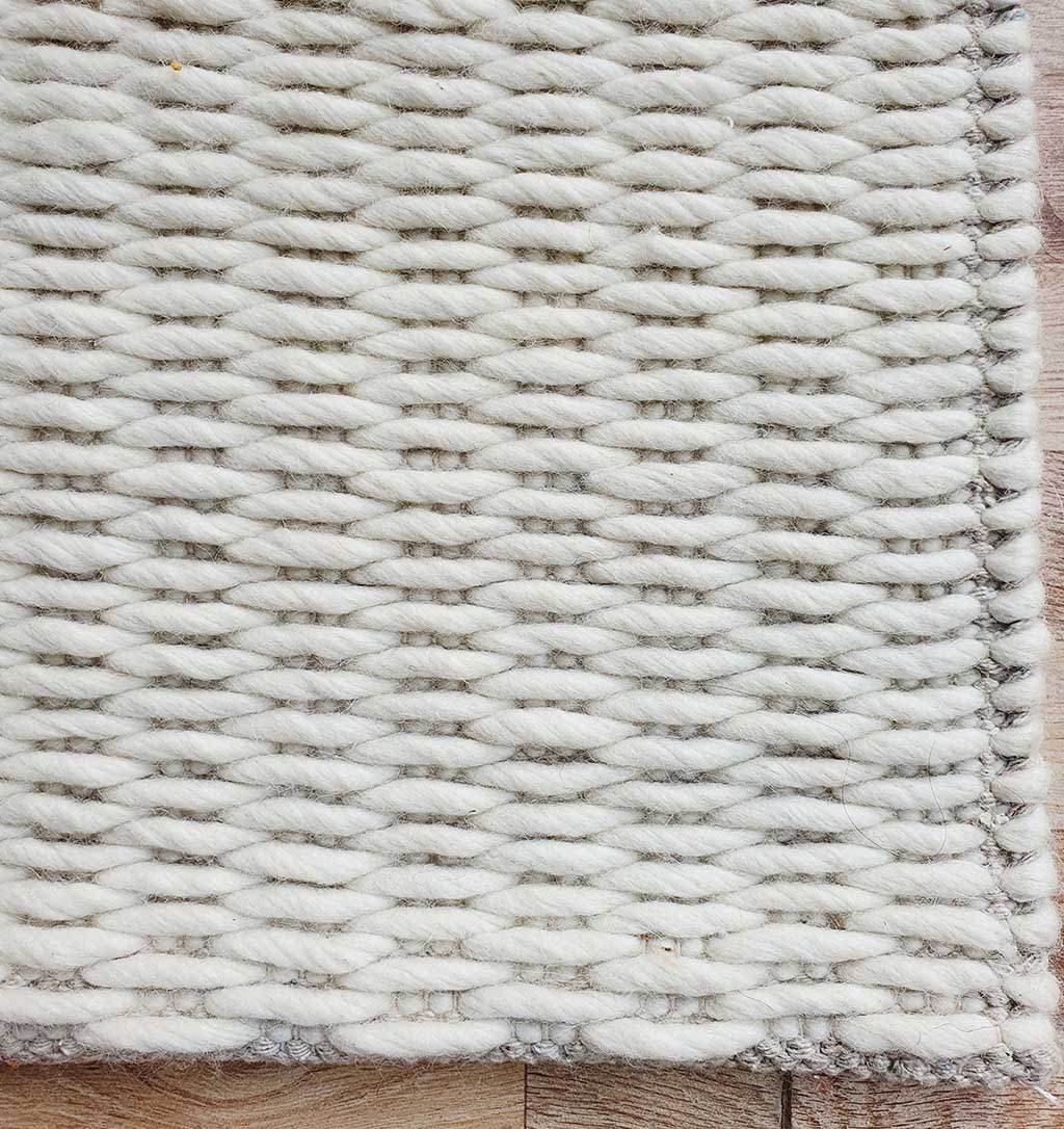 Handmade Natural White Woven Rug For Home Decore SRN-030